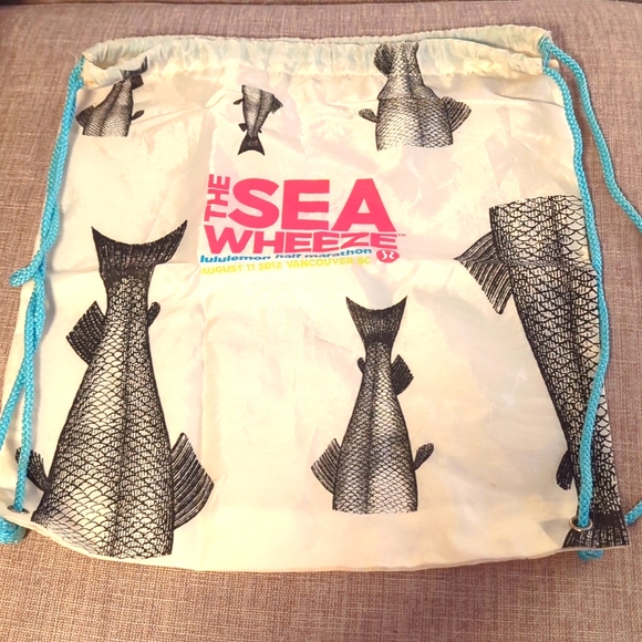 Lululemon seawheeze drawstring bag - Picture 1 of 4